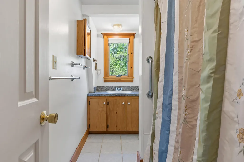 7 Cross Road Edgecomb ME 04556