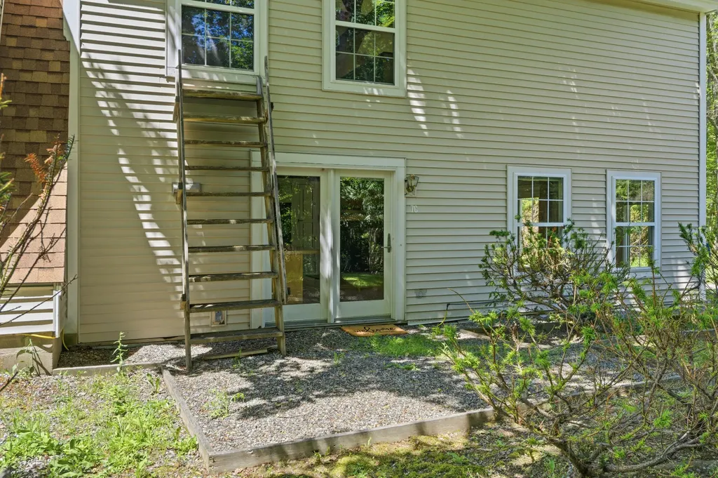 7 Cross Road Edgecomb ME 04556