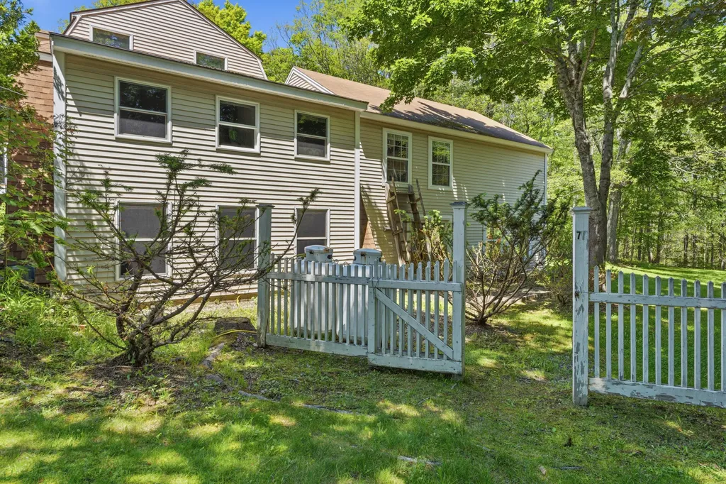 7 Cross Road Edgecomb ME 04556