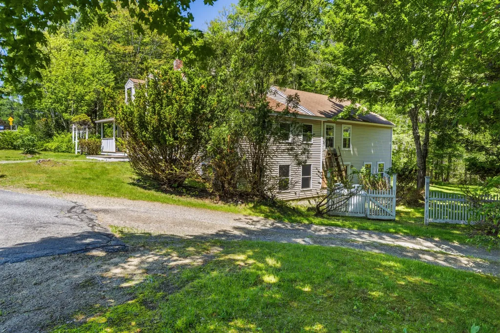 7 Cross Road Edgecomb ME 04556