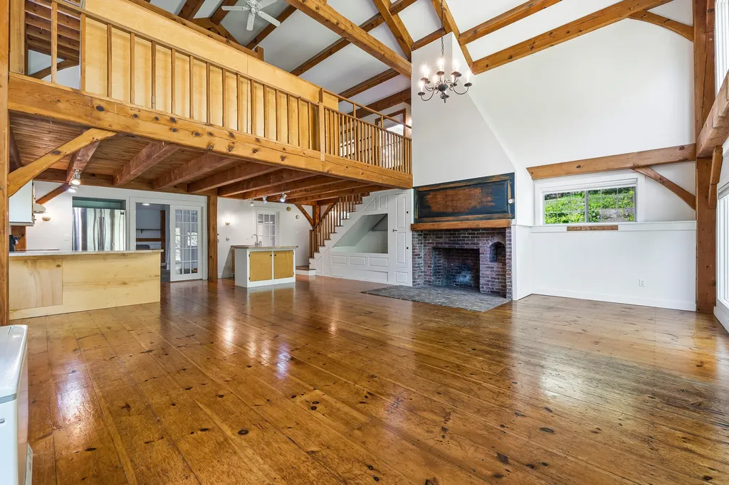 7 Cross Road Edgecomb ME 04556