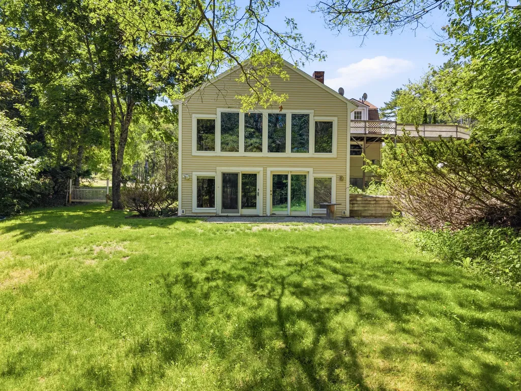 7 Cross Road Edgecomb ME 04556