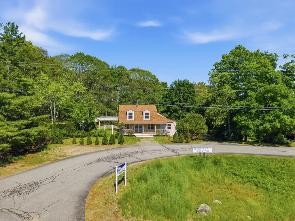 7 Cross Road Edgecomb ME 04556