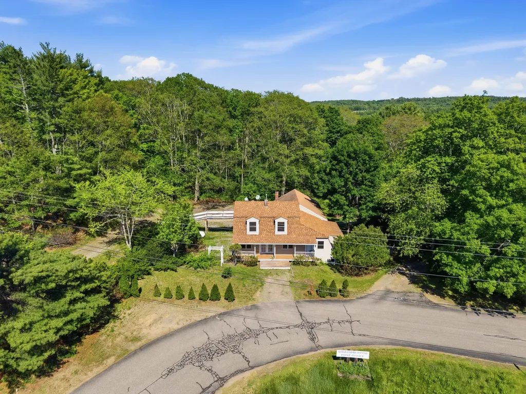 7 Cross Road Edgecomb ME 04556