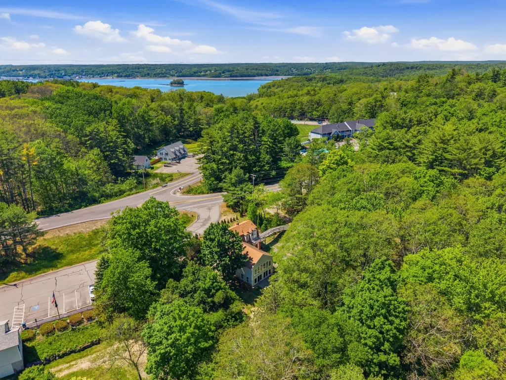 7 Cross Road Edgecomb ME 04556
