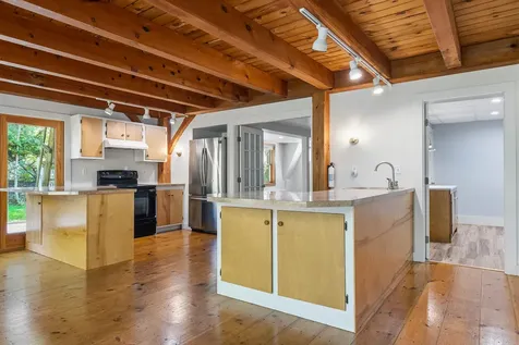 7 Cross Road Edgecomb ME 04556