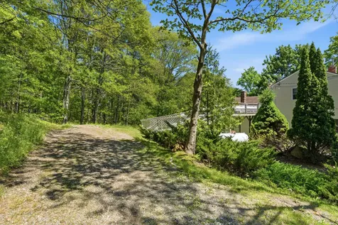 7 Cross Road Edgecomb ME 04556