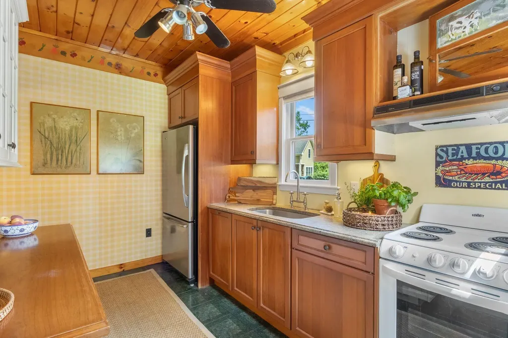 107 Highland Avenue Ogunquit ME 03907