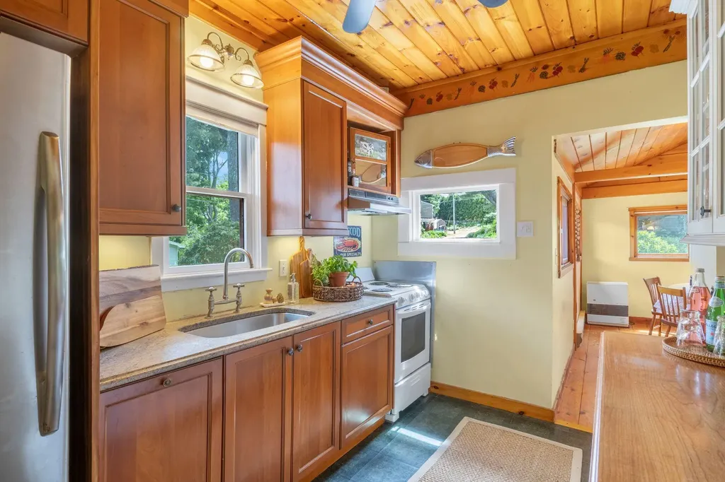 107 Highland Avenue Ogunquit ME 03907
