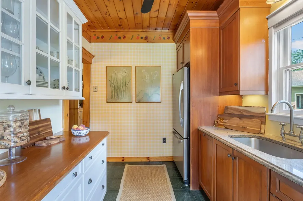 107 Highland Avenue Ogunquit ME 03907