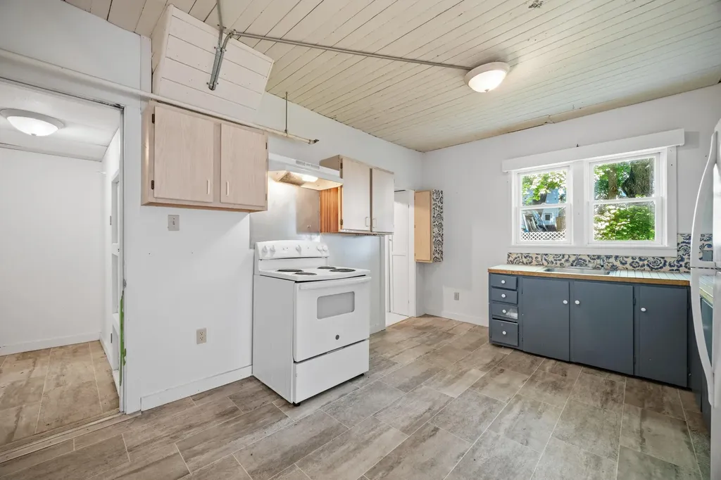 22 Rockland Street Rockland ME 04841