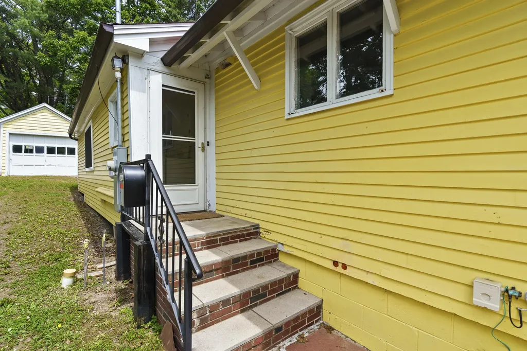 15 Lakeview Road Boothbay Harbor ME 04538