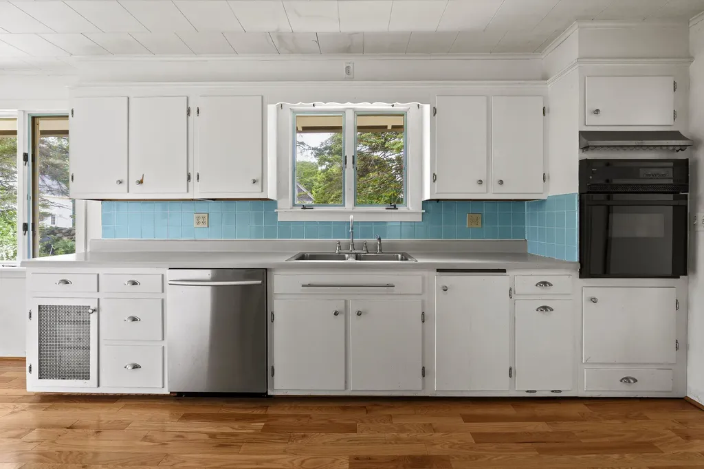 15 Lakeview Road Boothbay Harbor ME 04538