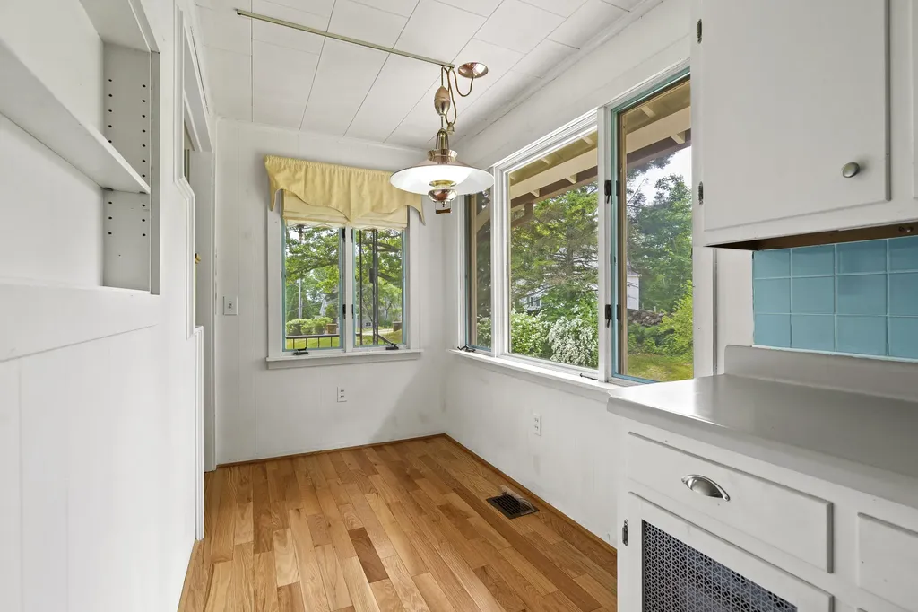 15 Lakeview Road Boothbay Harbor ME 04538