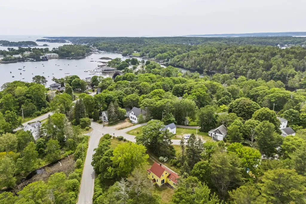 15 Lakeview Road Boothbay Harbor ME 04538