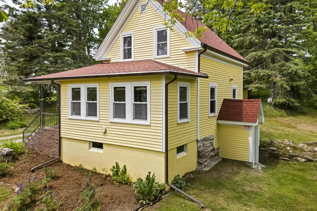 15 Lakeview Road Boothbay Harbor ME 04538
