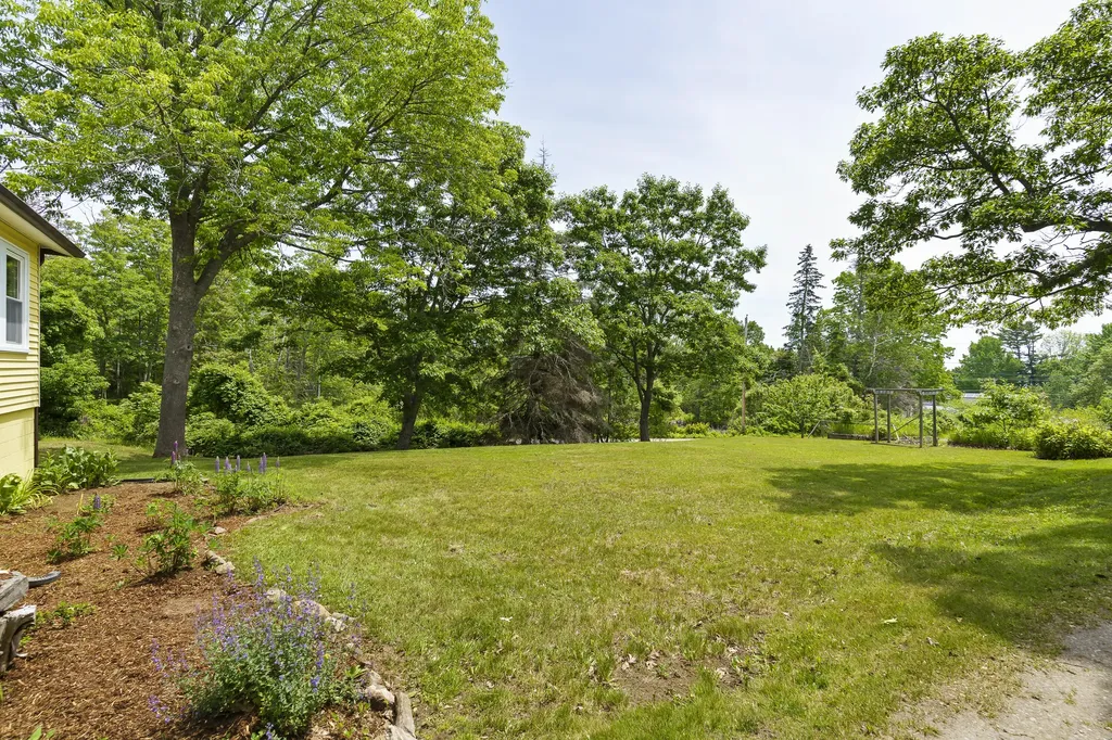 15 Lakeview Road Boothbay Harbor ME 04538