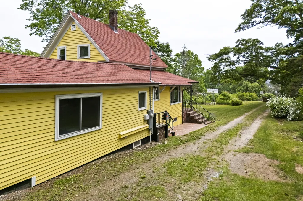 15 Lakeview Road Boothbay Harbor ME 04538