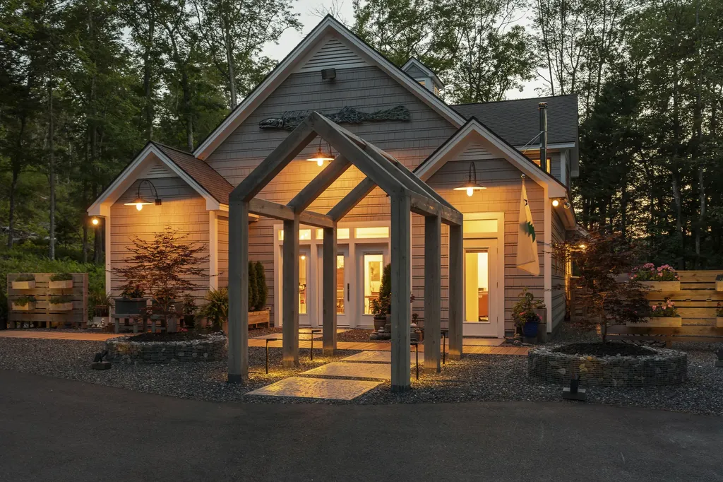 98 Meadow Cove Road Boothbay ME 04544