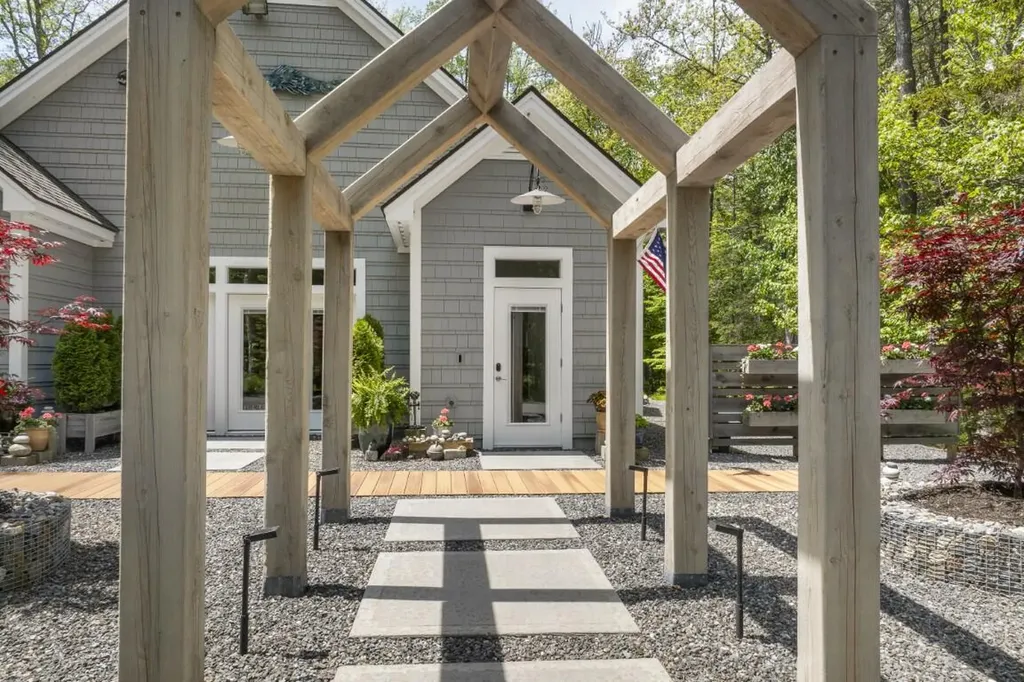 98 Meadow Cove Road Boothbay ME 04544