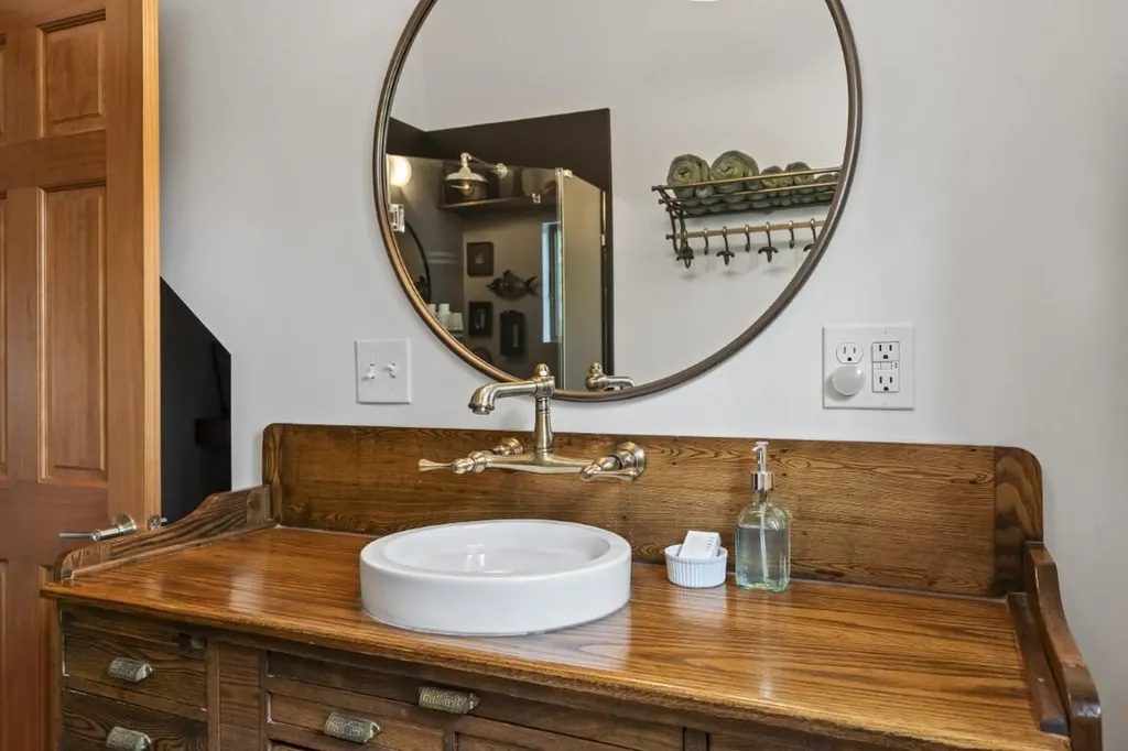 98 Meadow Cove Road Boothbay ME 04544