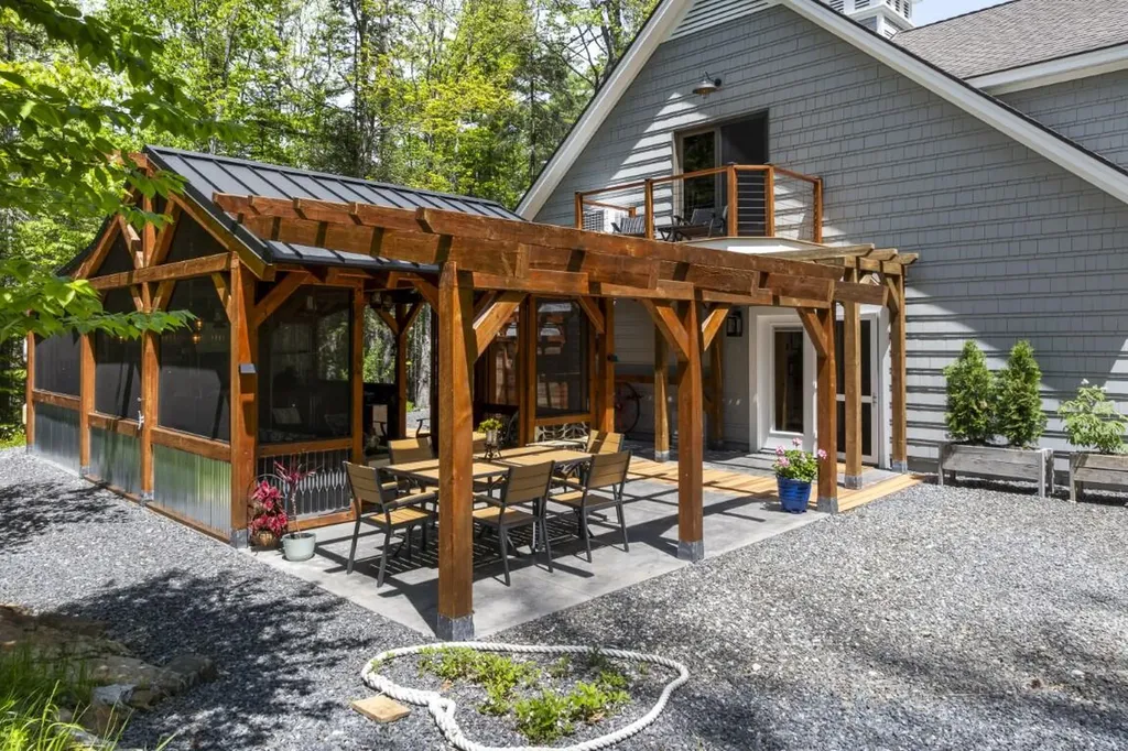 98 Meadow Cove Road Boothbay ME 04544