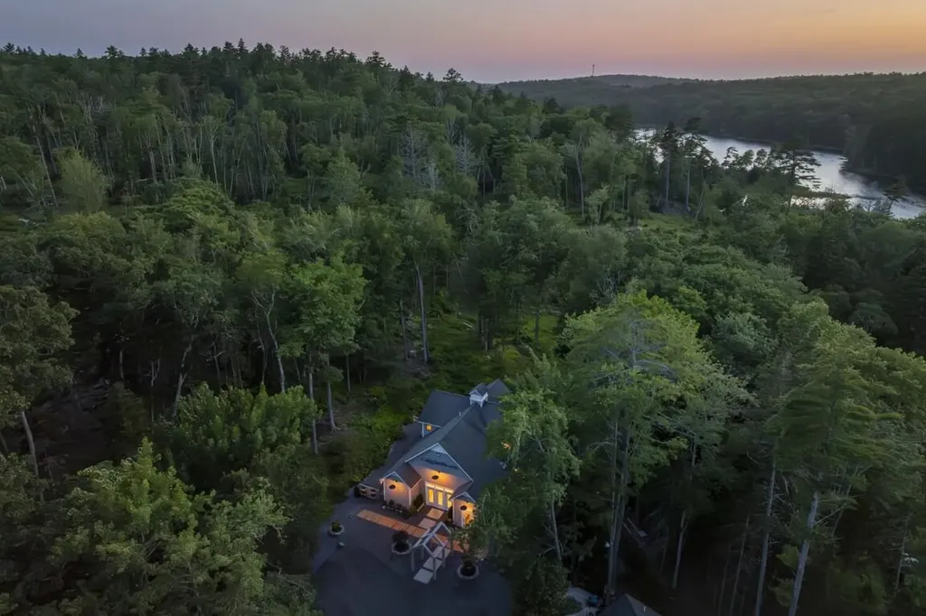 98 Meadow Cove Road Boothbay ME 04544