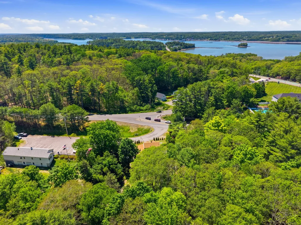 7 Cross Road Edgecomb ME 04556