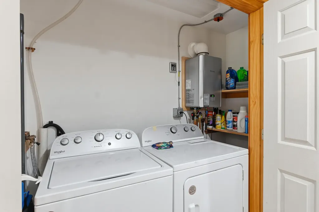 7 Cross Road Edgecomb ME 04556