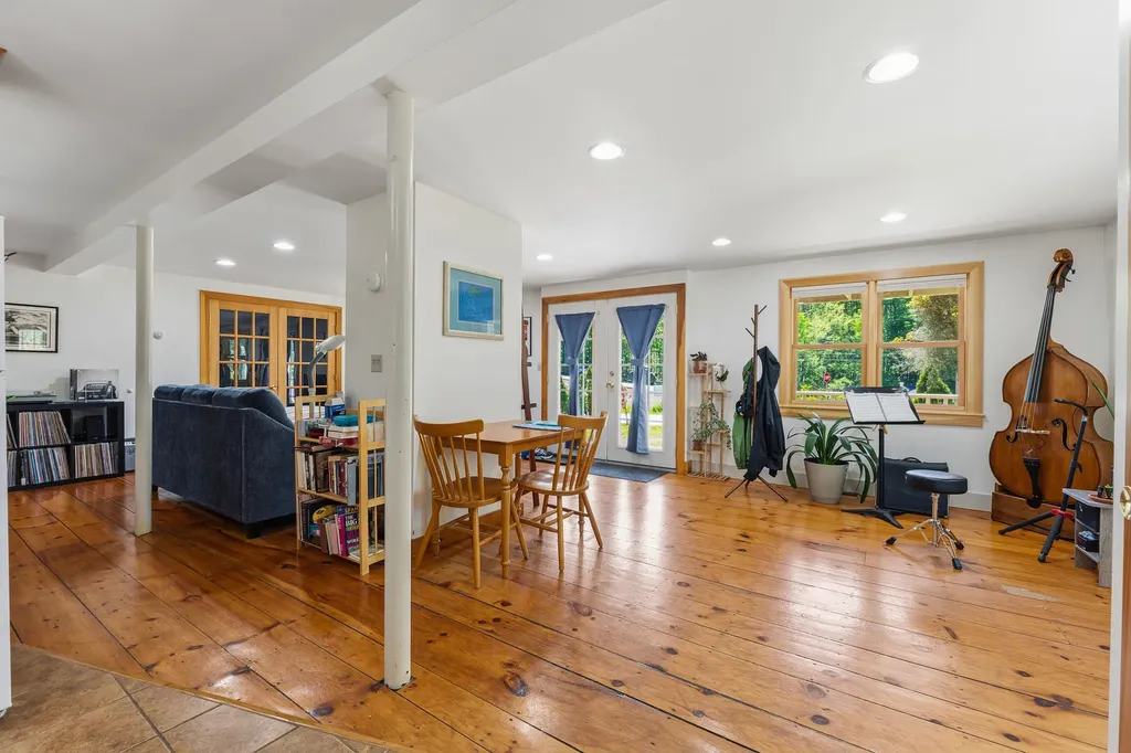 7 Cross Road Edgecomb ME 04556