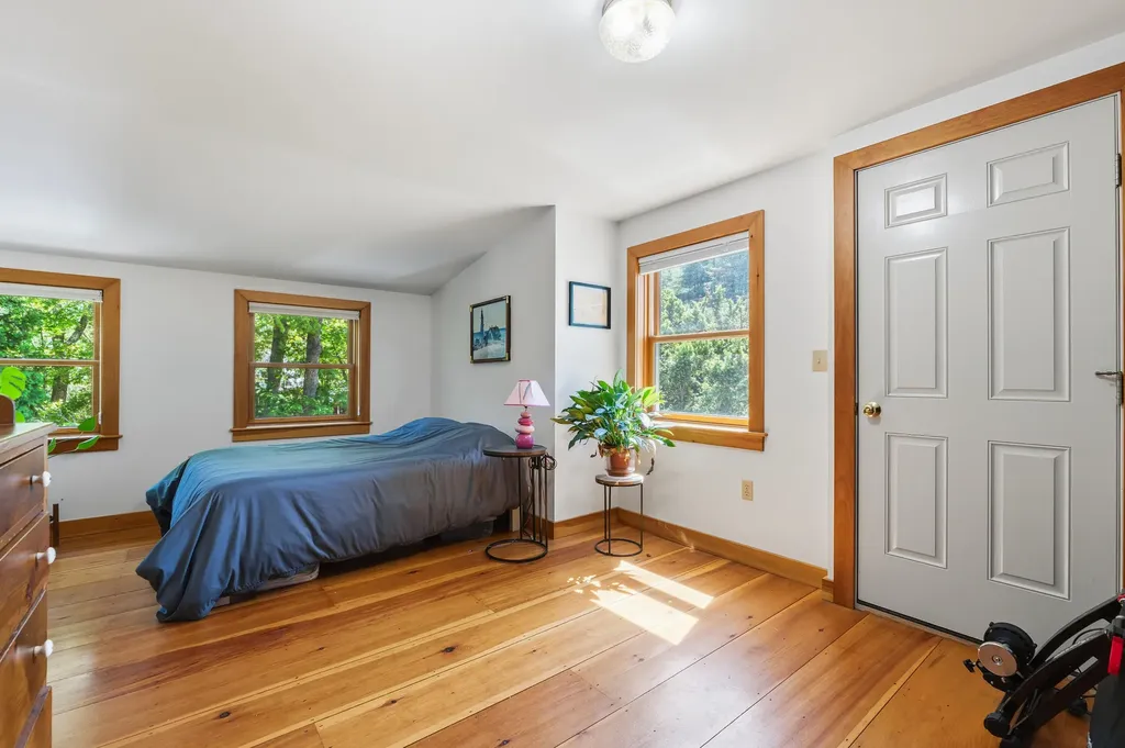 7 Cross Road Edgecomb ME 04556