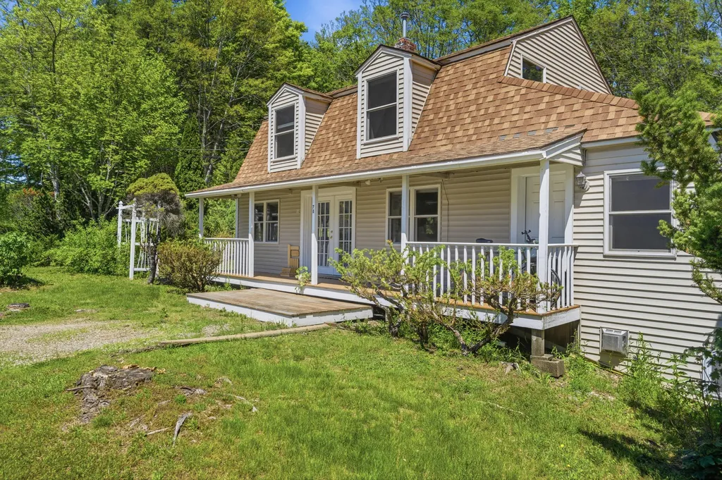7 Cross Road Edgecomb ME 04556