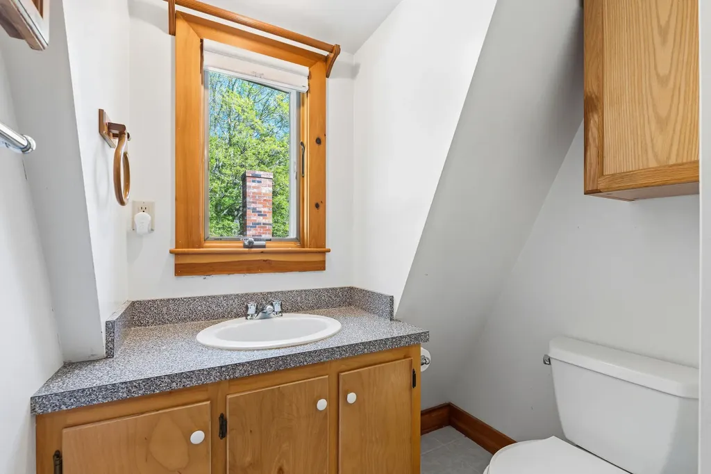 7 Cross Road Edgecomb ME 04556