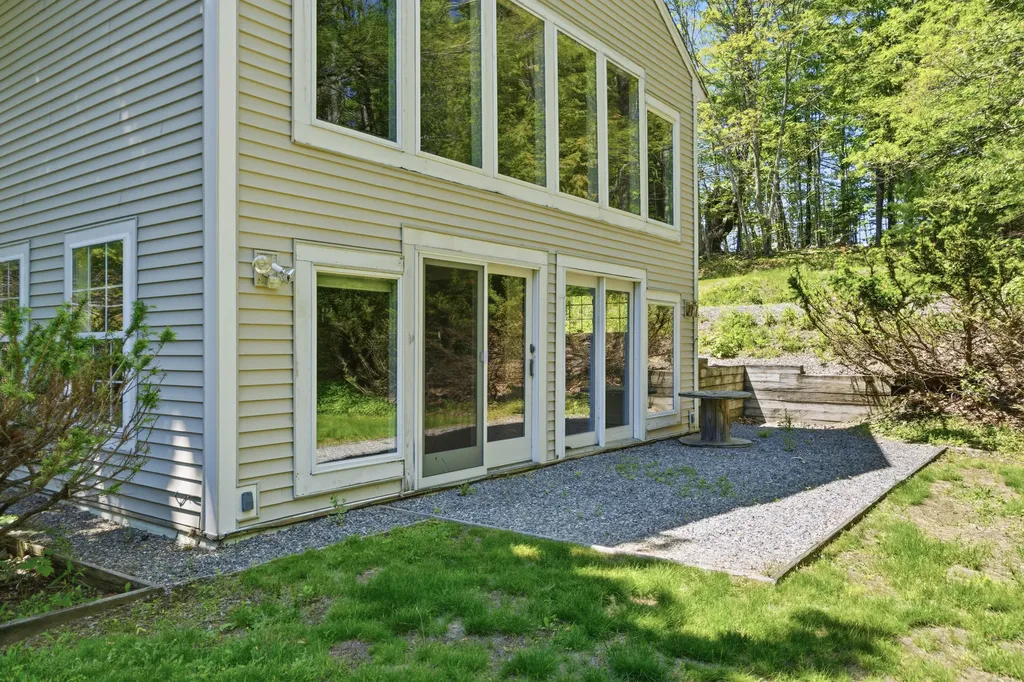 7 Cross Road Edgecomb ME 04556