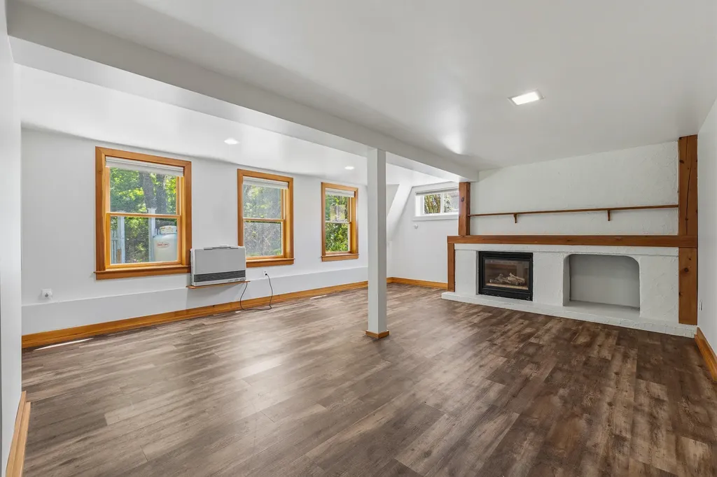7 Cross Road Edgecomb ME 04556