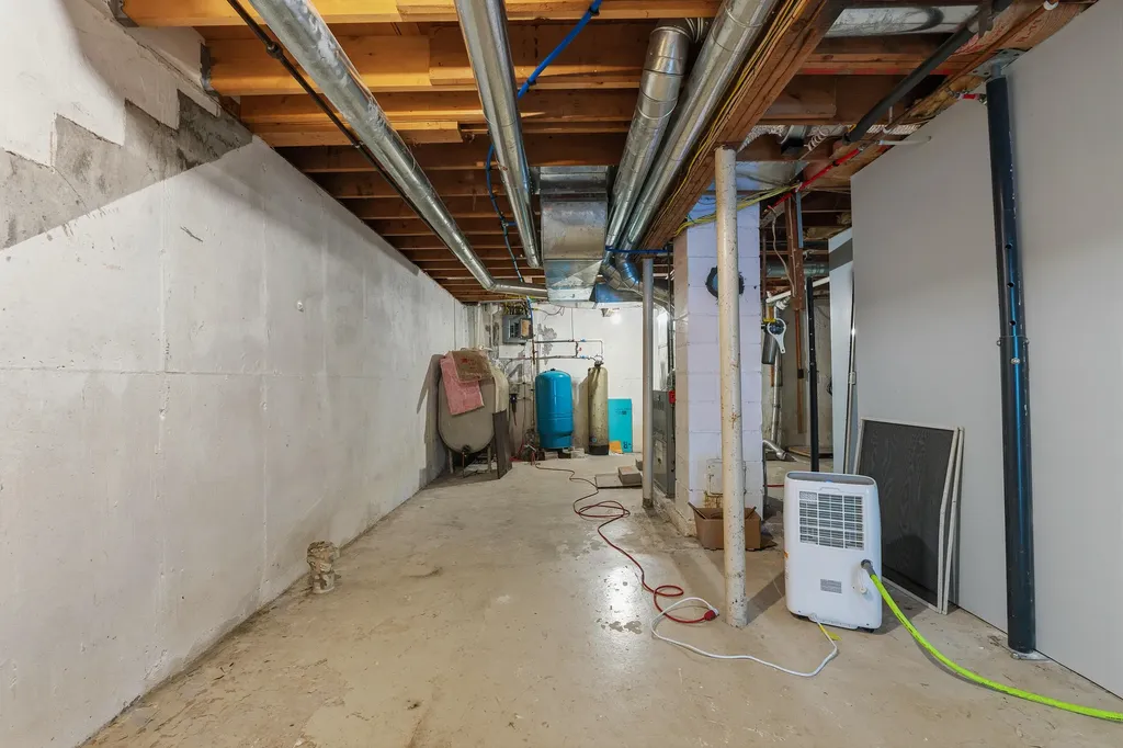 7 Cross Road Edgecomb ME 04556