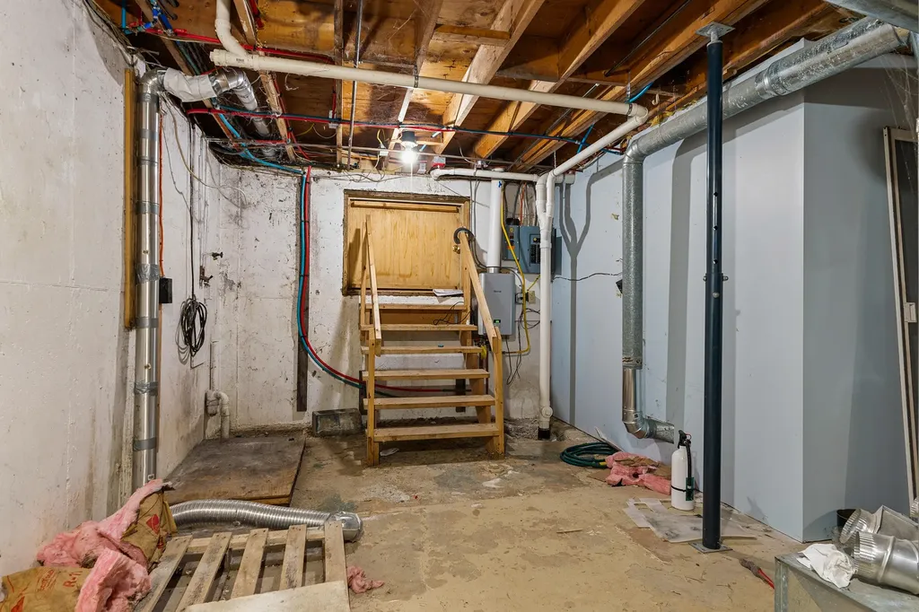 7 Cross Road Edgecomb ME 04556