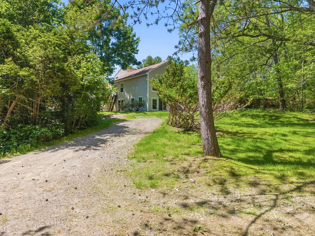 7 Cross Road Edgecomb ME 04556