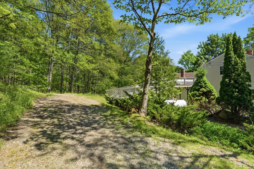 7 Cross Road Edgecomb ME 04556