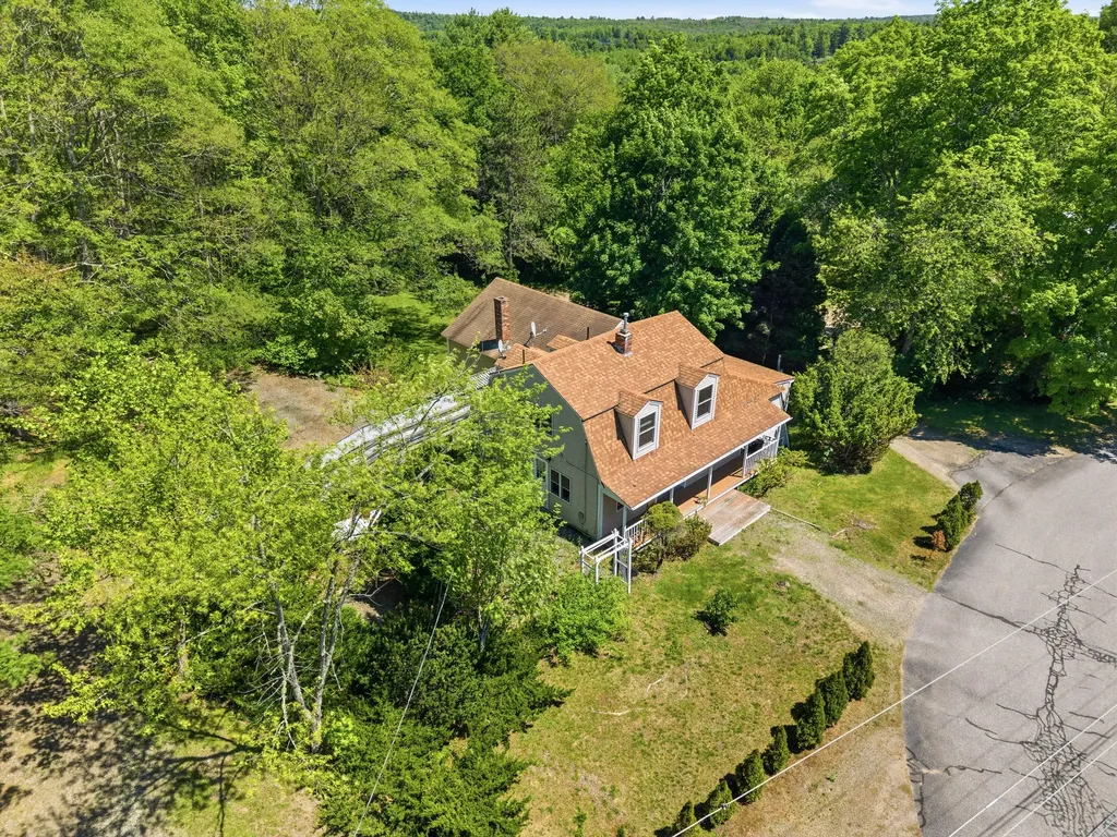 7 Cross Road Edgecomb ME 04556