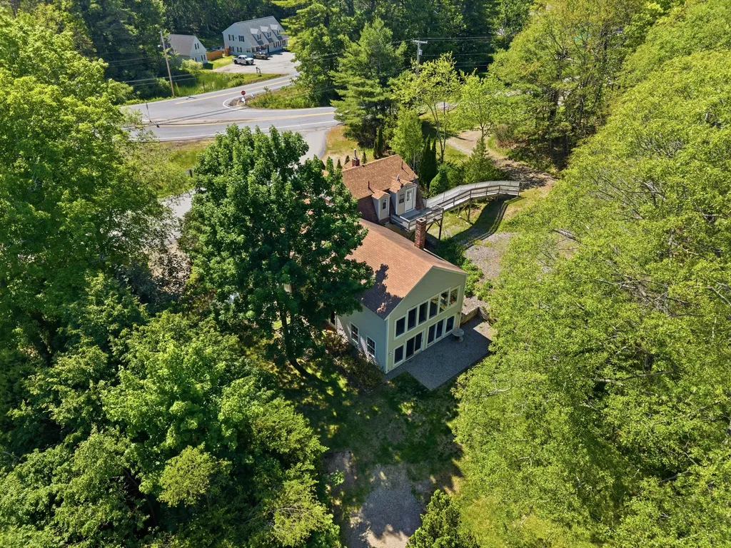 7 Cross Road Edgecomb ME 04556