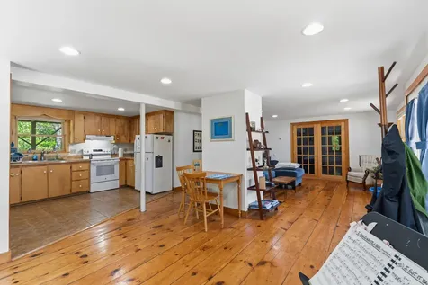 7 Cross Road Edgecomb ME 04556