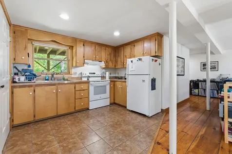 7 Cross Road Edgecomb ME 04556