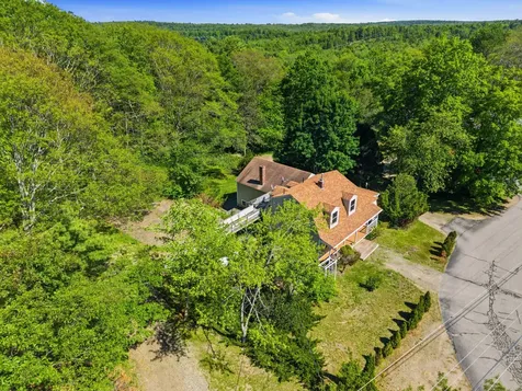 7 Cross Road Edgecomb ME 04556