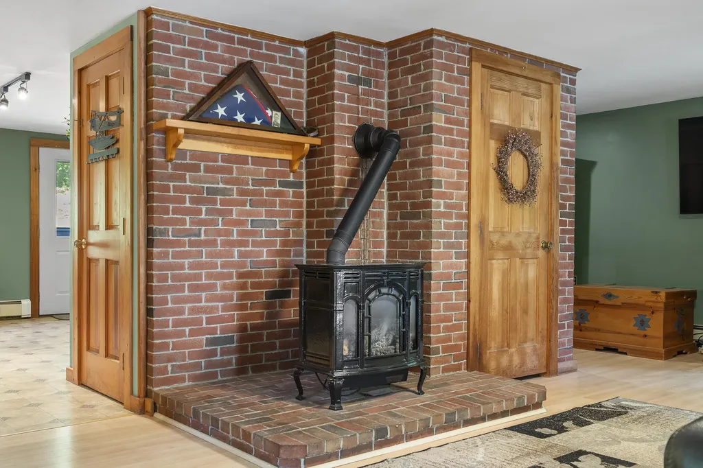 74 Lincoln Lane Newcastle ME 04553