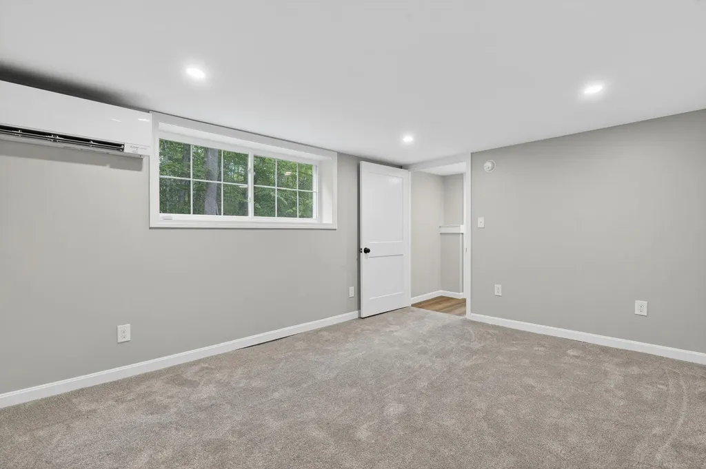 528 Sebago Road Naples ME 04055