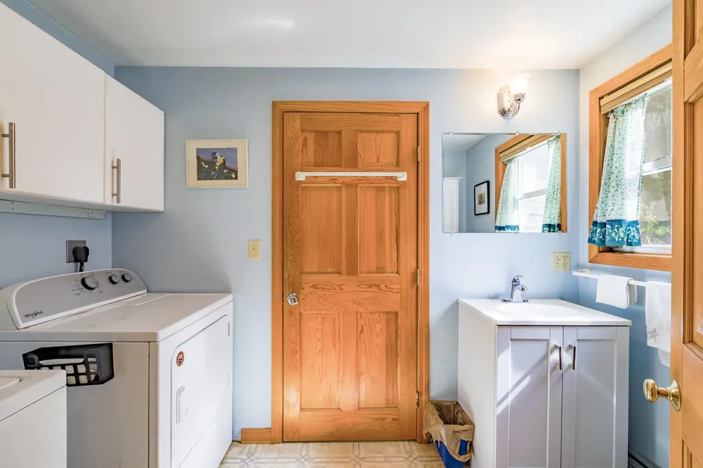 56 Gross Neck Road Waldoboro ME 04572
