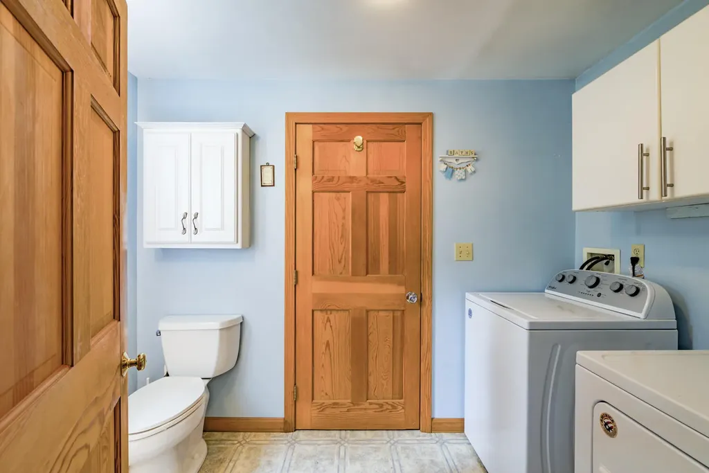 56 Gross Neck Road Waldoboro ME 04572