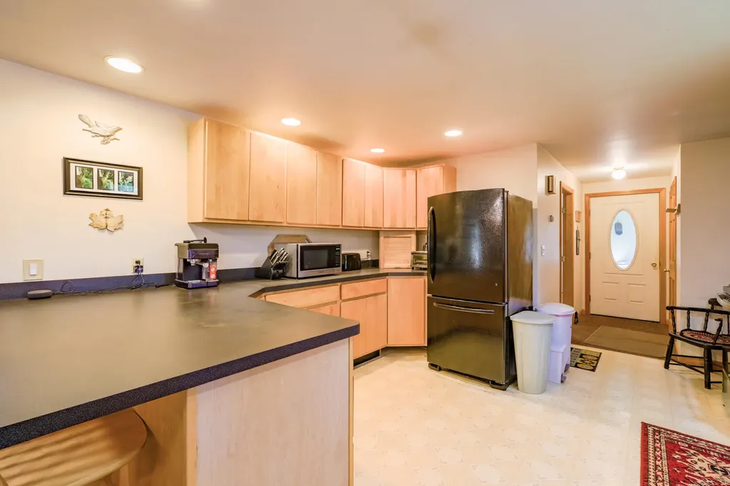 56 Gross Neck Road Waldoboro ME 04572