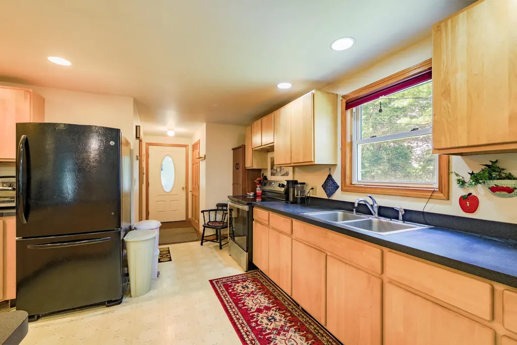 56 Gross Neck Road Waldoboro ME 04572